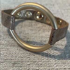 2 Gold-Tone Circle Leather Snap Bracelets $20for 2!! NEW